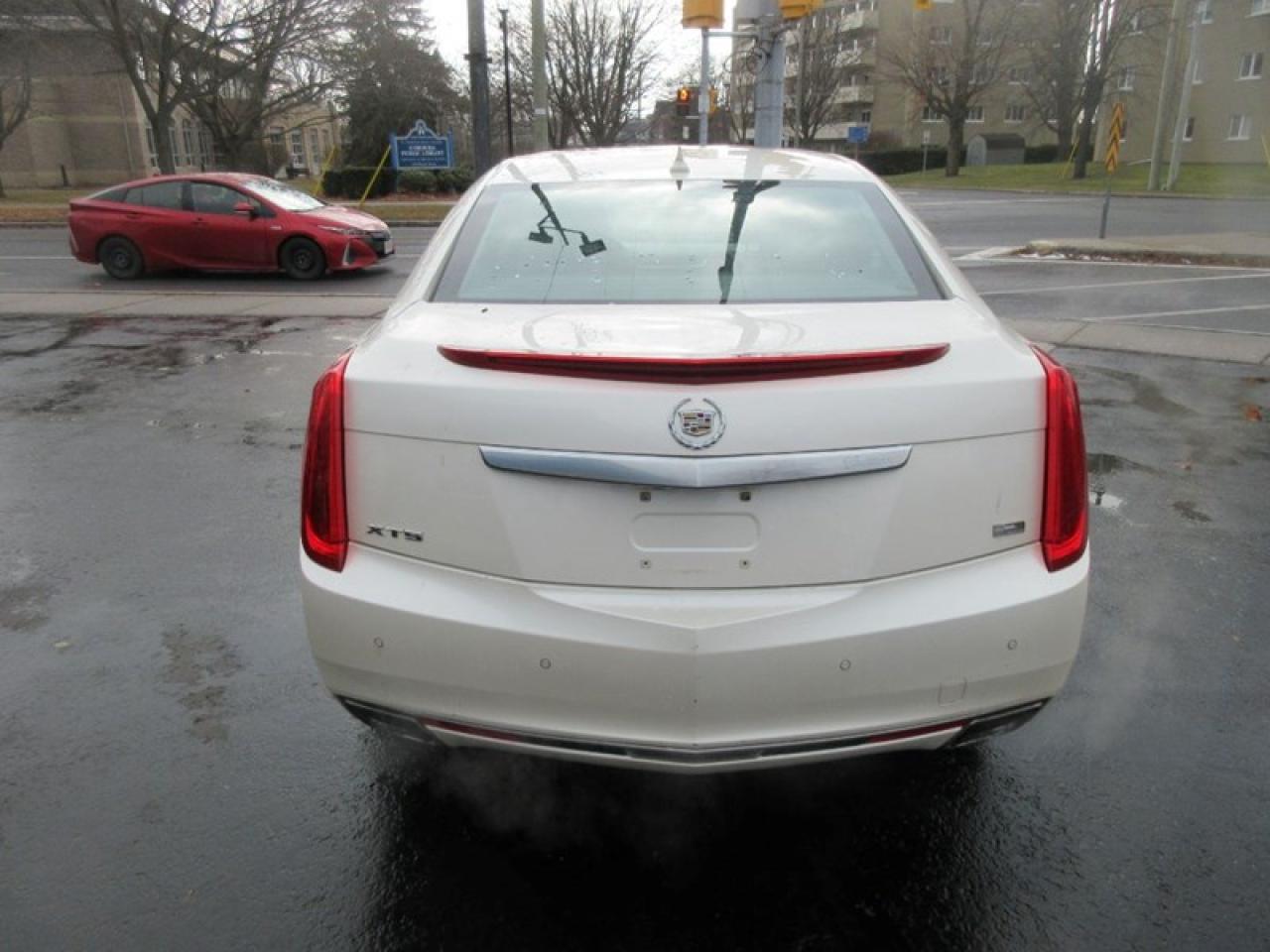 2013 Cadillac XTS Platinum Photo
