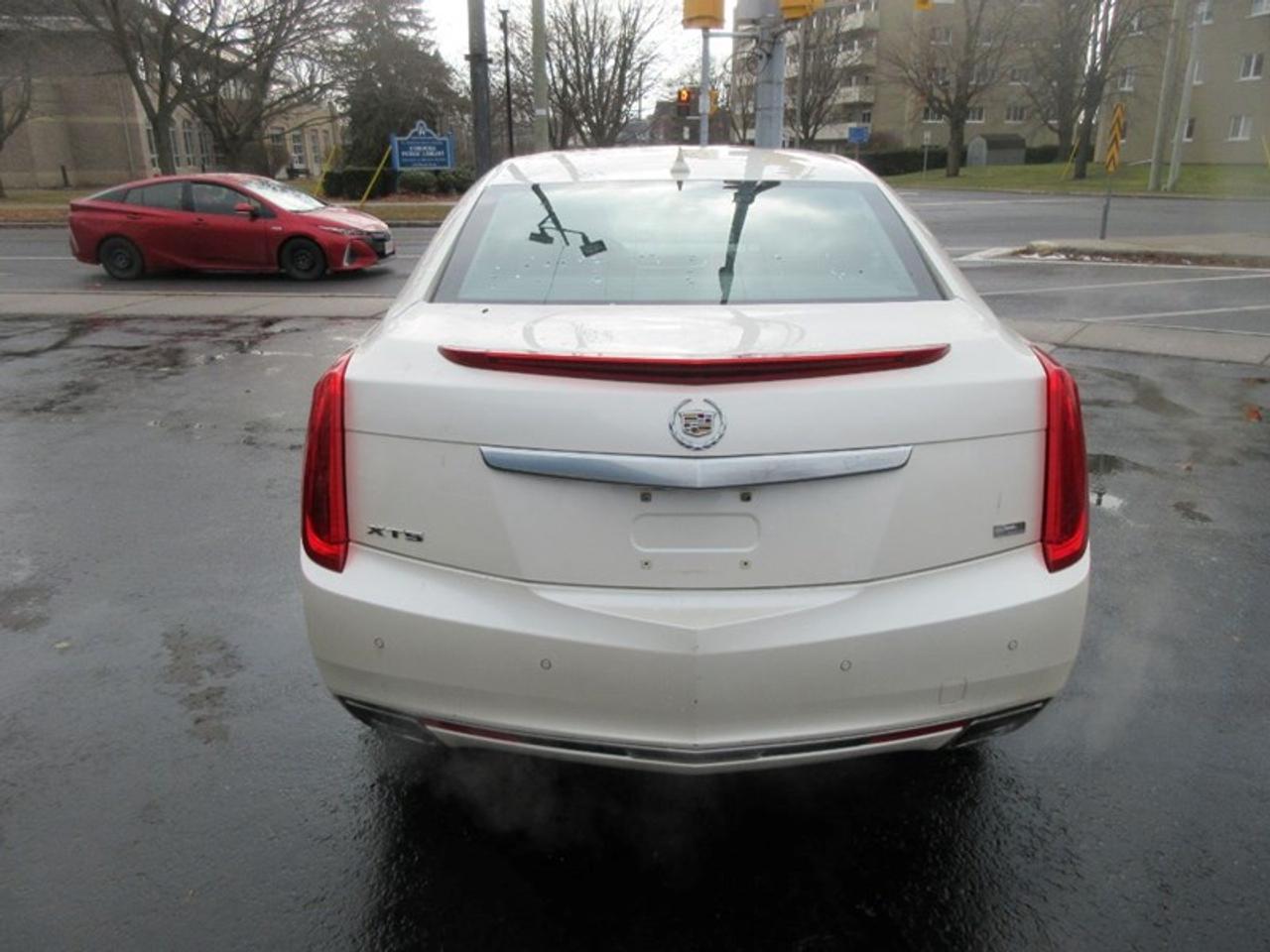 2013 Cadillac XTS Platinum Photo3