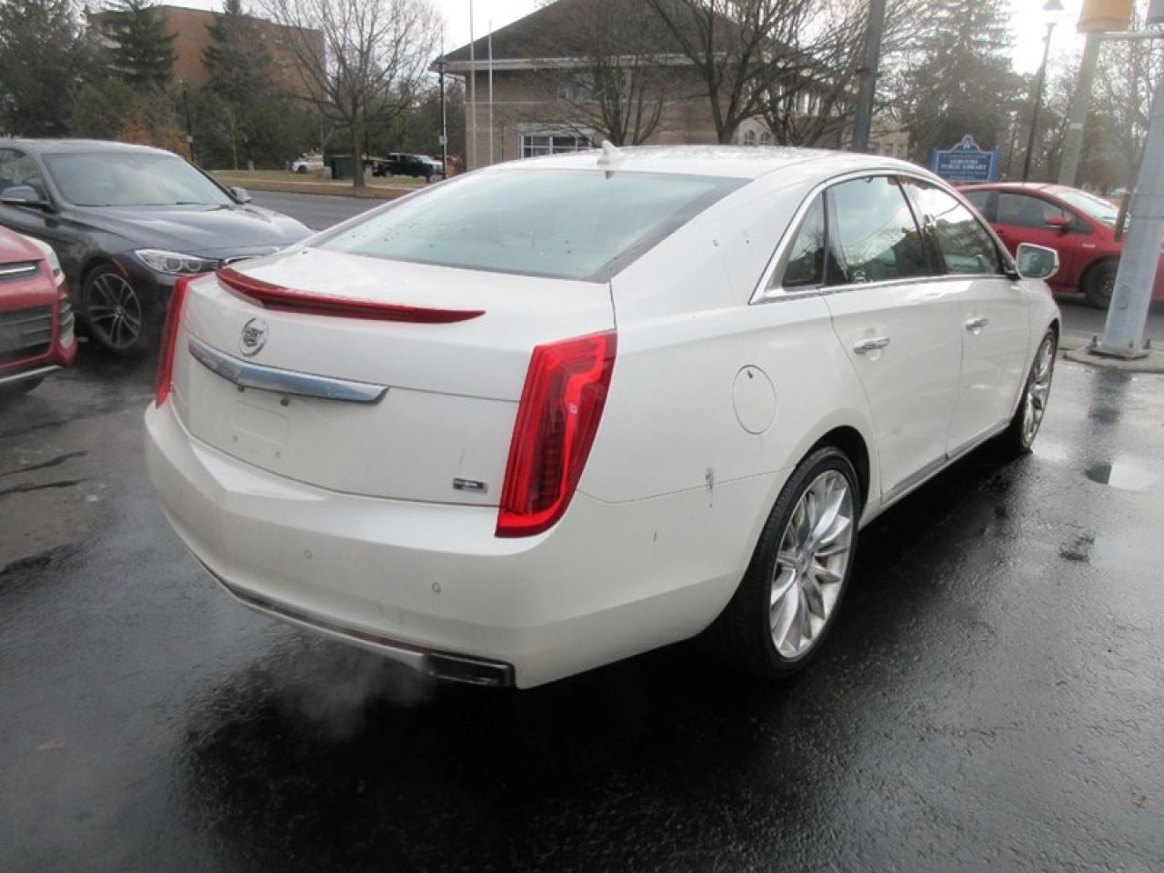 2013 Cadillac XTS Platinum Photo