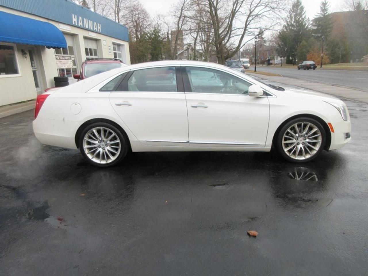 2013 Cadillac XTS Platinum Photo