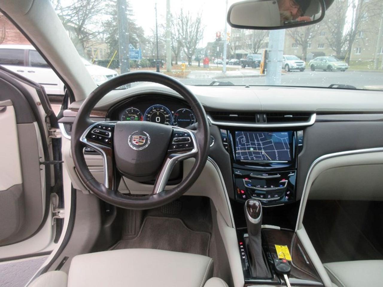 2013 Cadillac XTS Platinum Photo