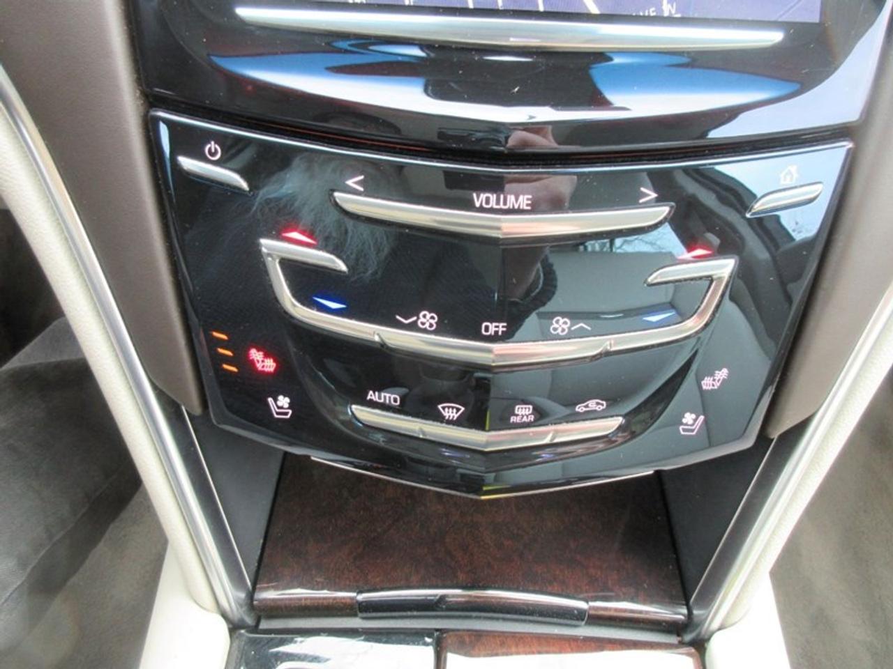 2013 Cadillac XTS Platinum Photo