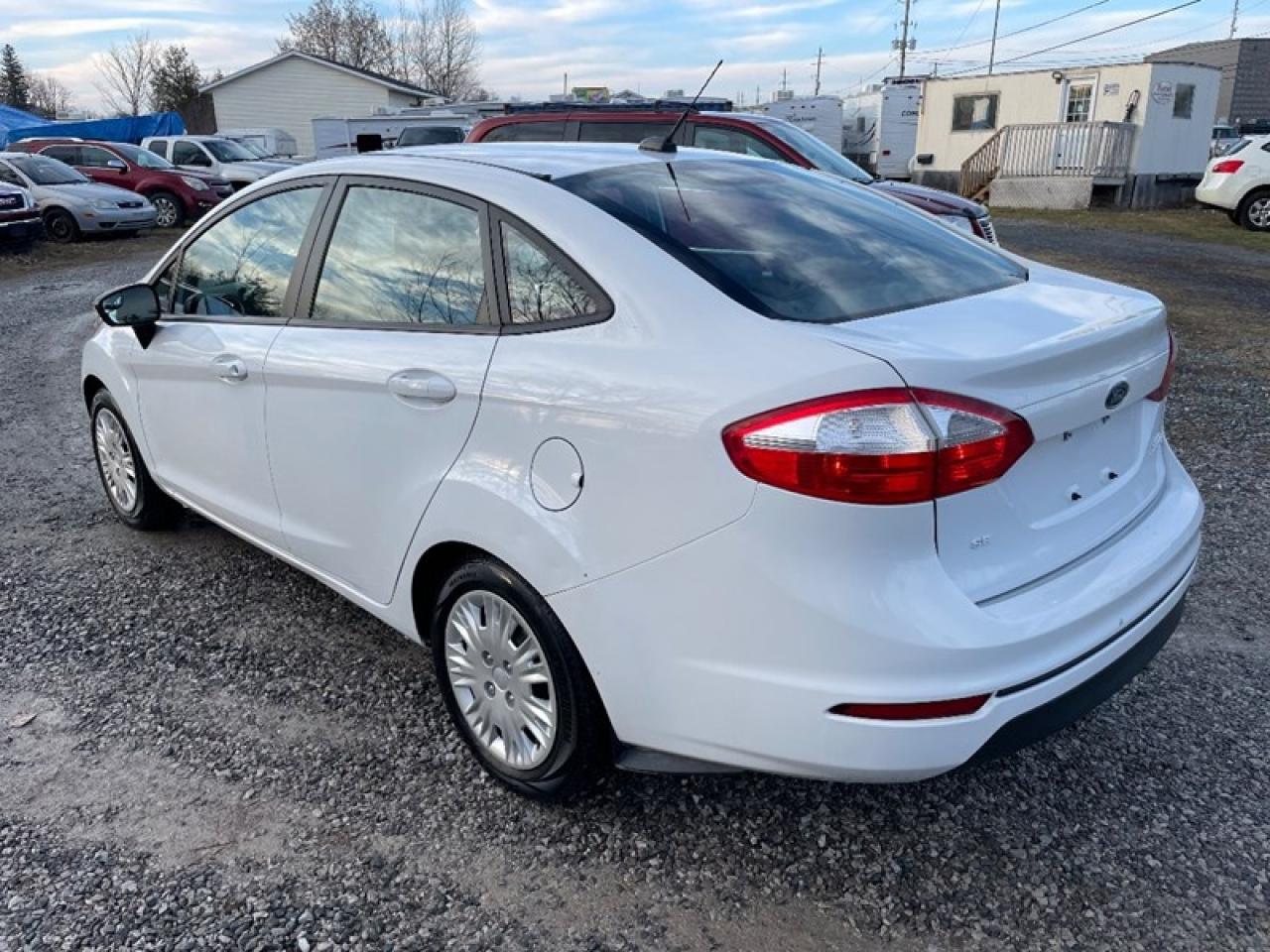 2014 Ford Fiesta SE Photo