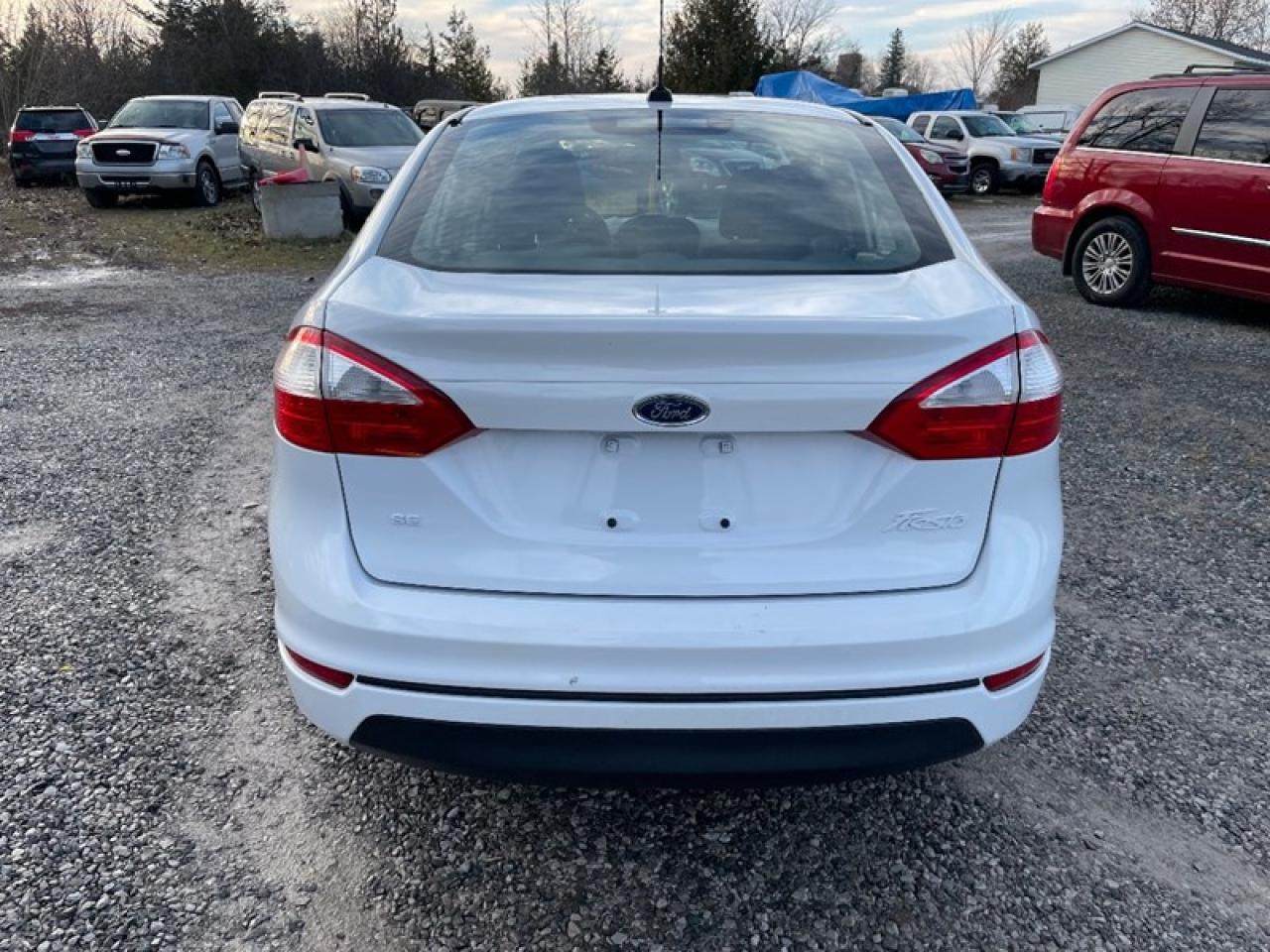 2014 Ford Fiesta SE Photo