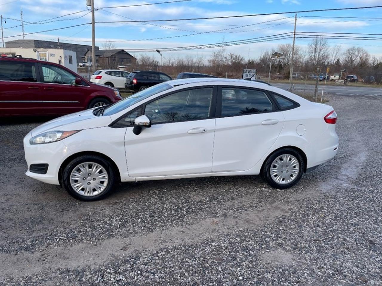 2014 Ford Fiesta SE Photo