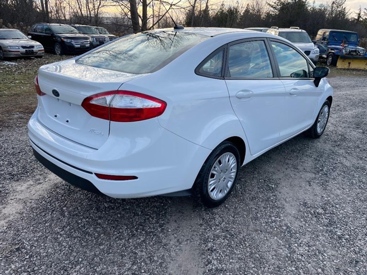 2014 Ford Fiesta SE Photo