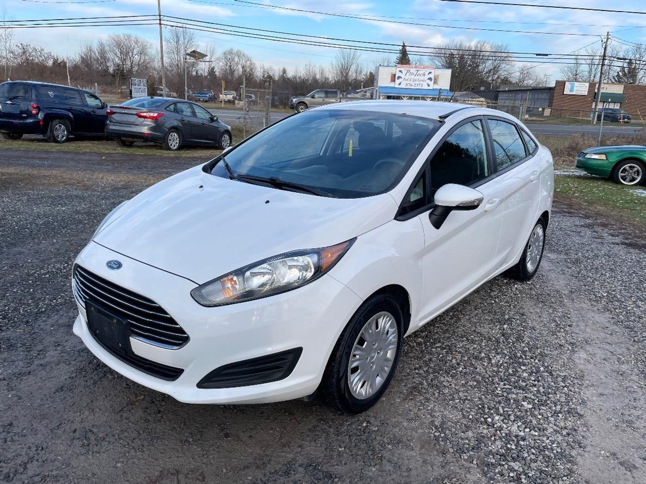 2014 Ford Fiesta SE Photo0