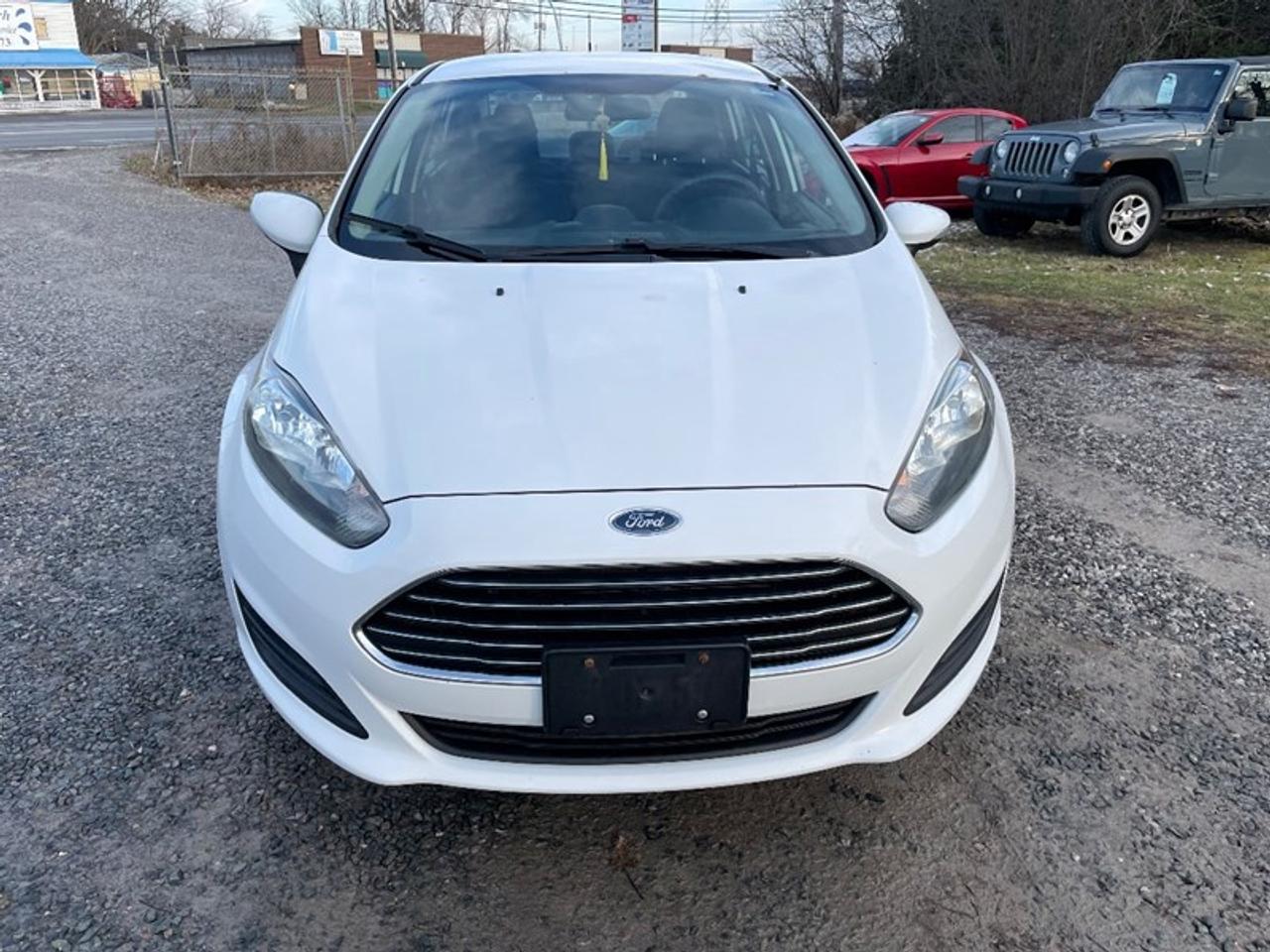 2014 Ford Fiesta SE Photo