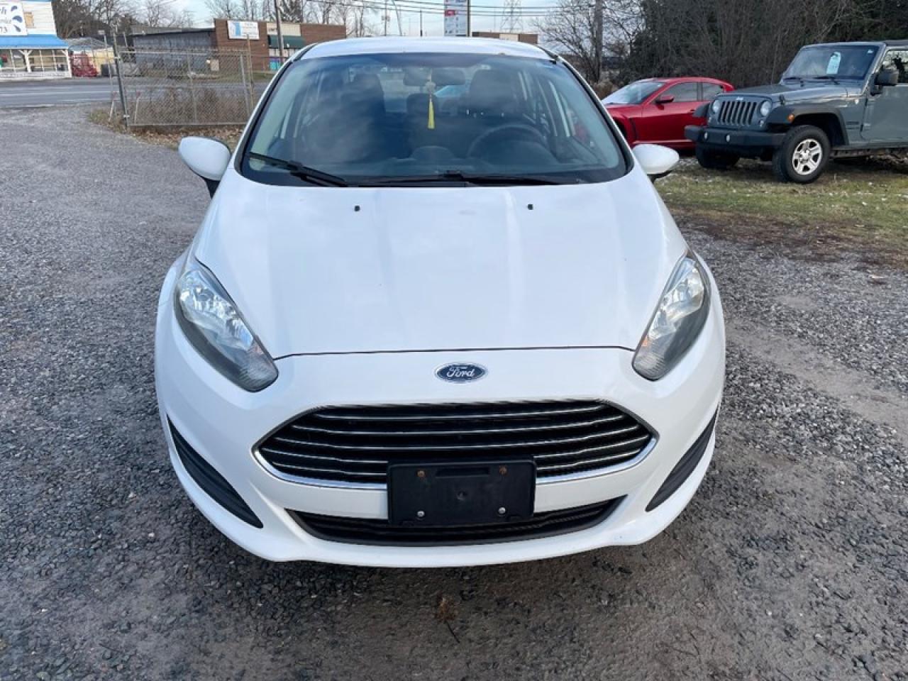 2014 Ford Fiesta SE Photo