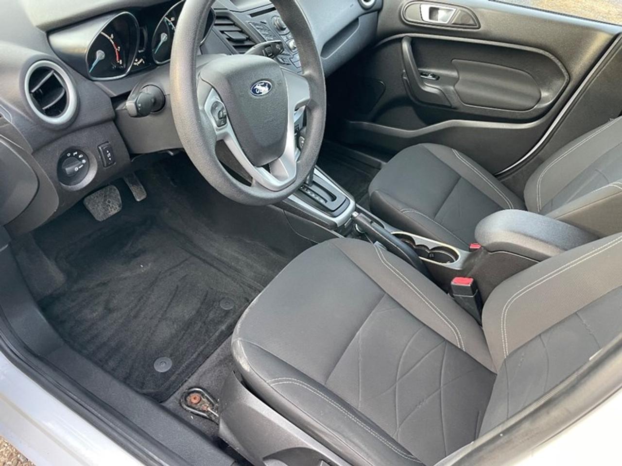 2014 Ford Fiesta SE Photo