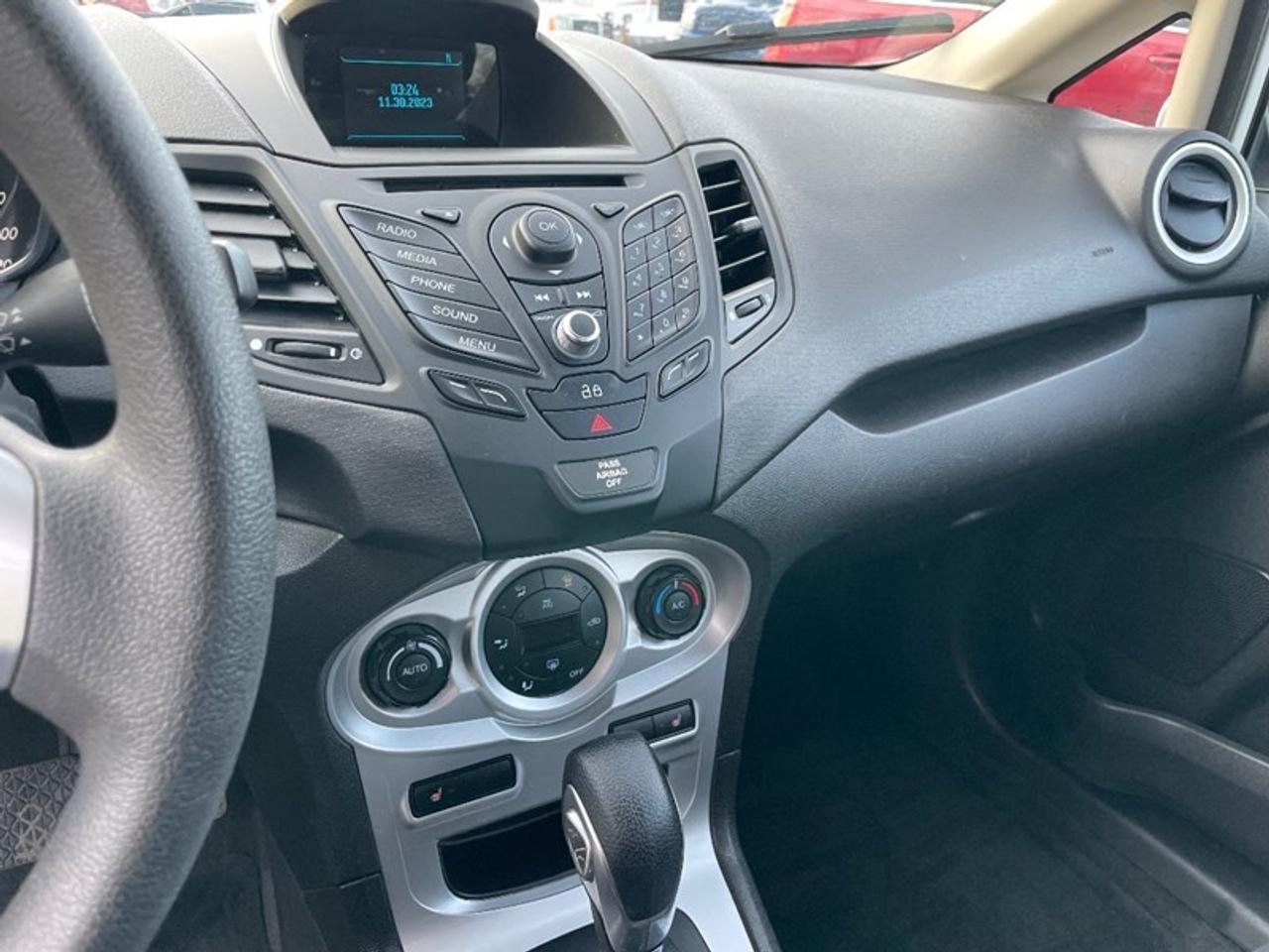 2014 Ford Fiesta SE Photo