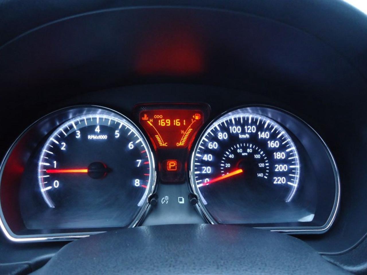 2014 Nissan Versa Note SV Photo