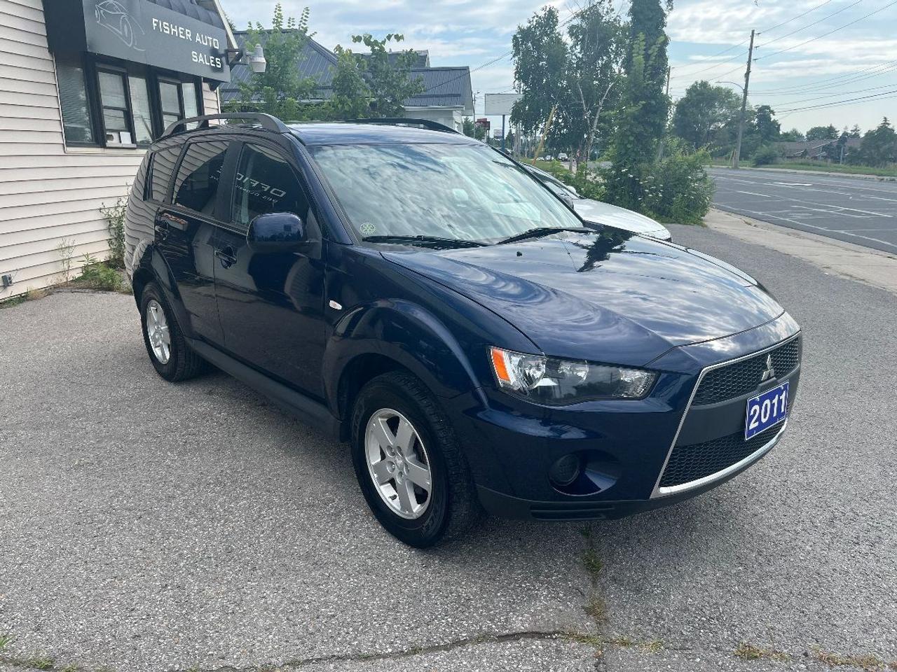 2011 Mitsubishi Outlander ES Photo