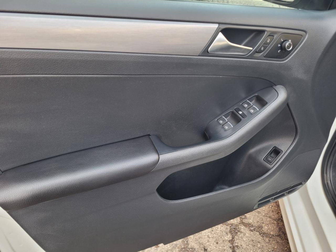 2017 Volkswagen Jetta SE Photo