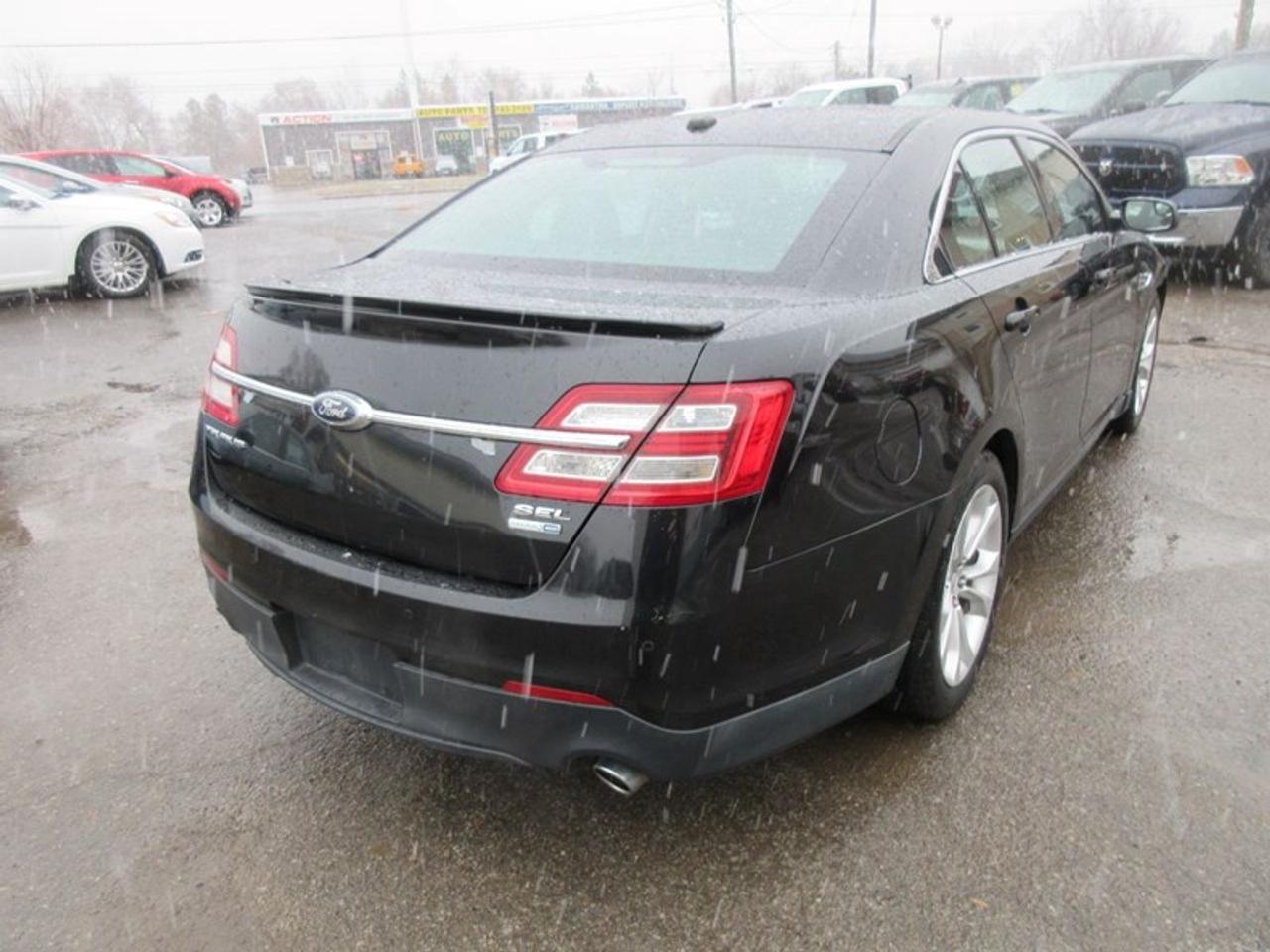 2013 Ford Taurus SEL AWD Photo