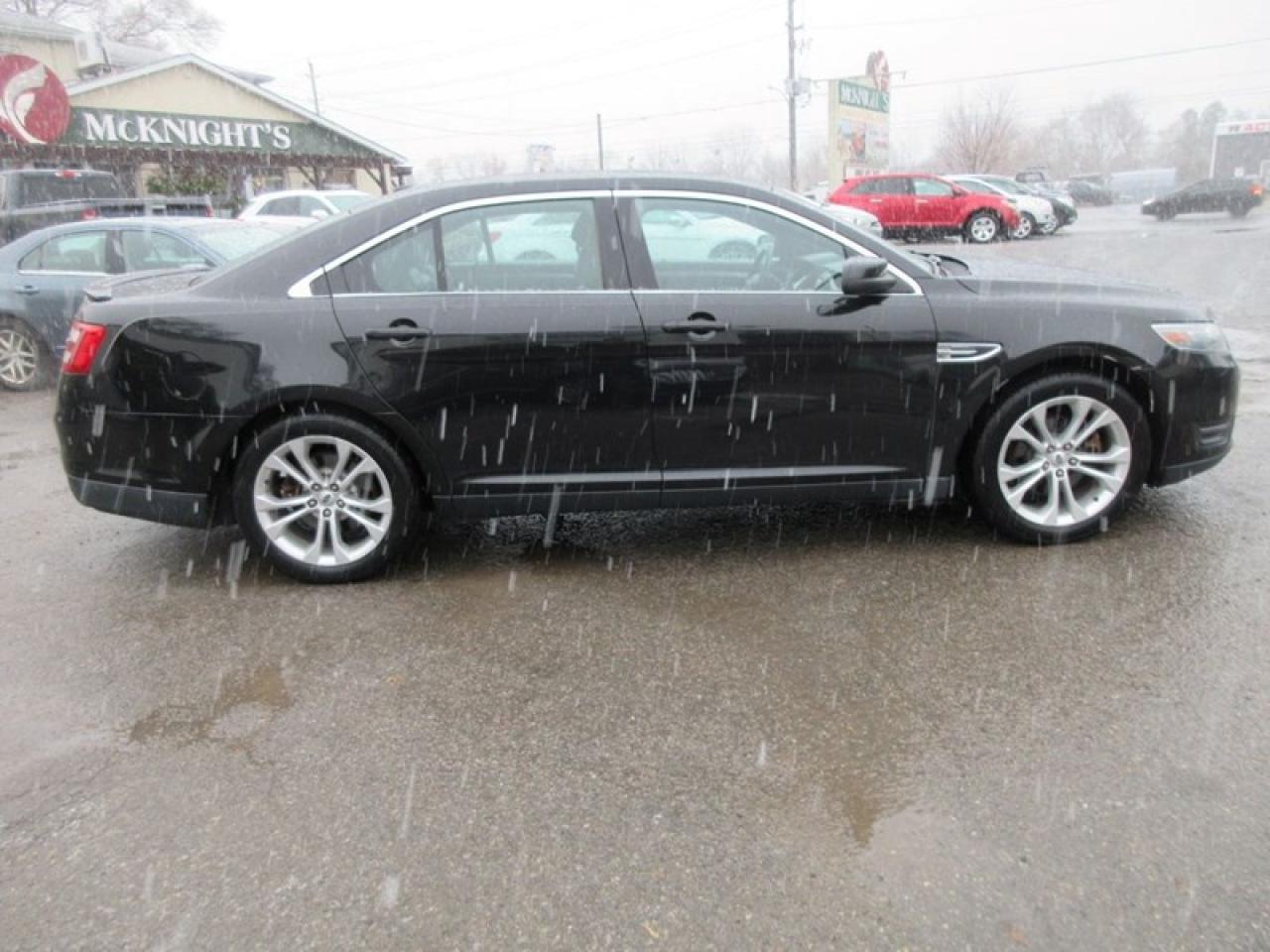 2013 Ford Taurus SEL AWD Photo