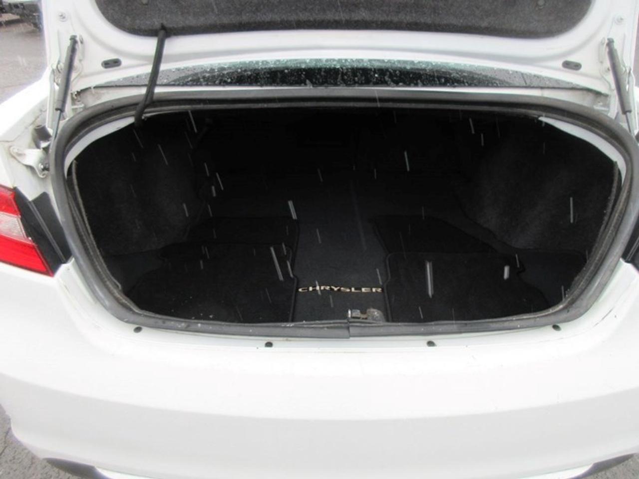 2013 Chrysler 200 Limited Photo