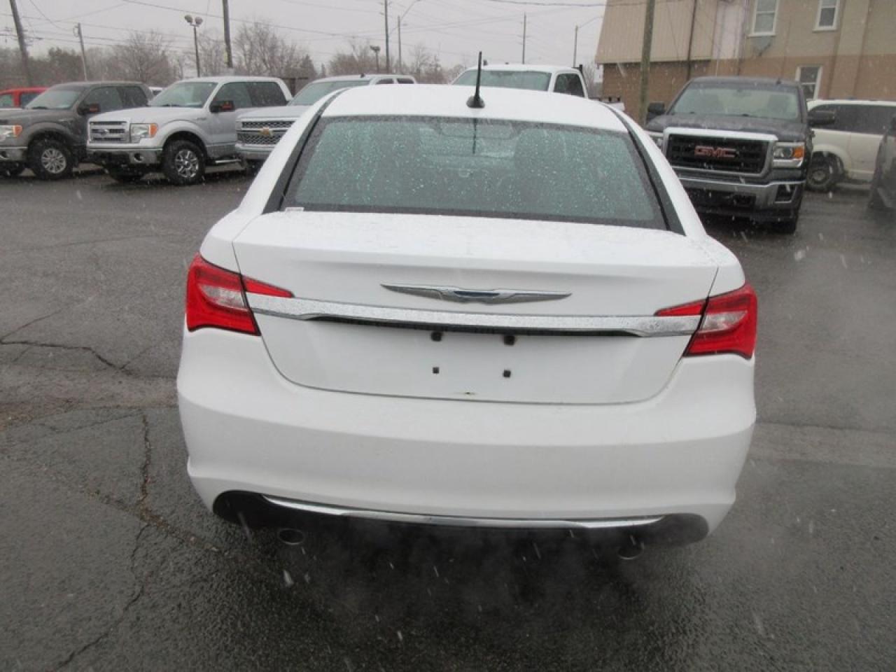 2013 Chrysler 200 Limited Photo
