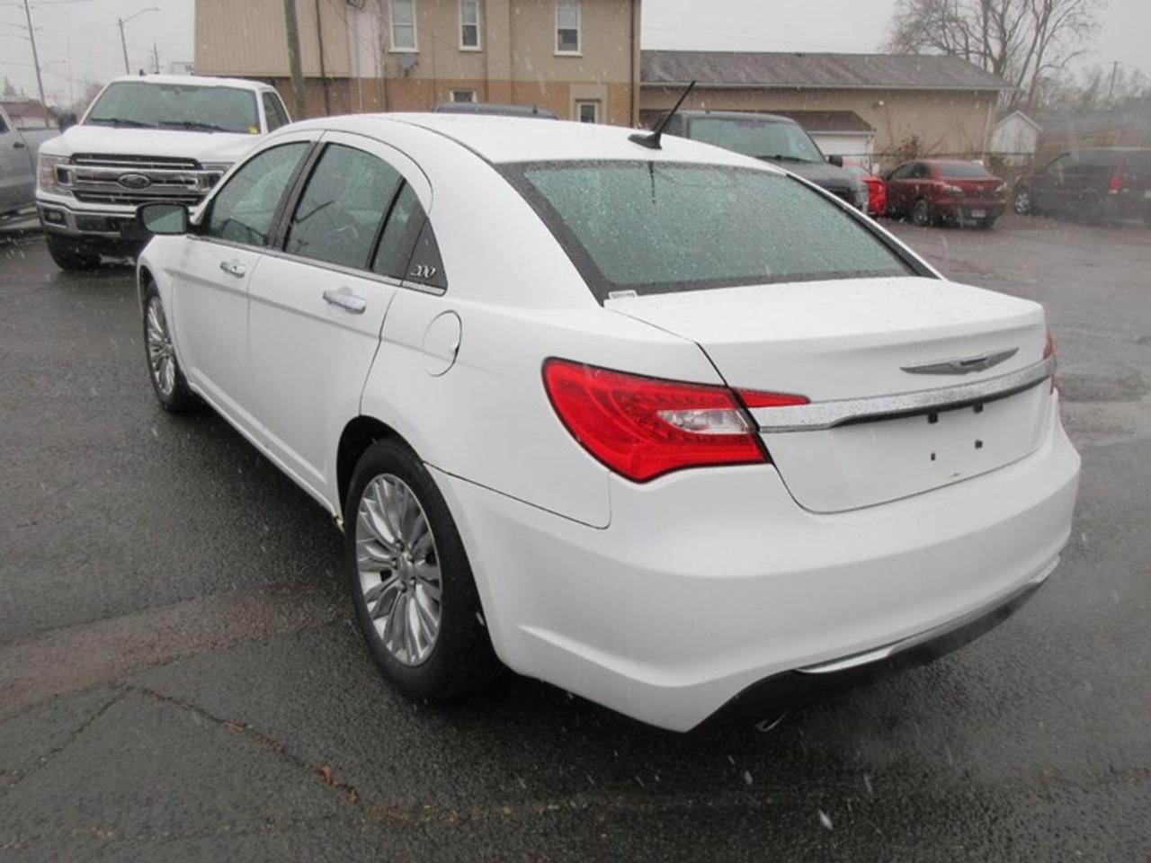 2013 Chrysler 200 Limited Photo