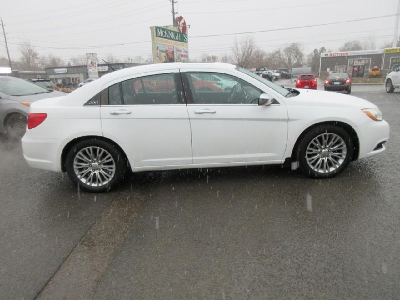 2013 Chrysler 200 Limited Photo