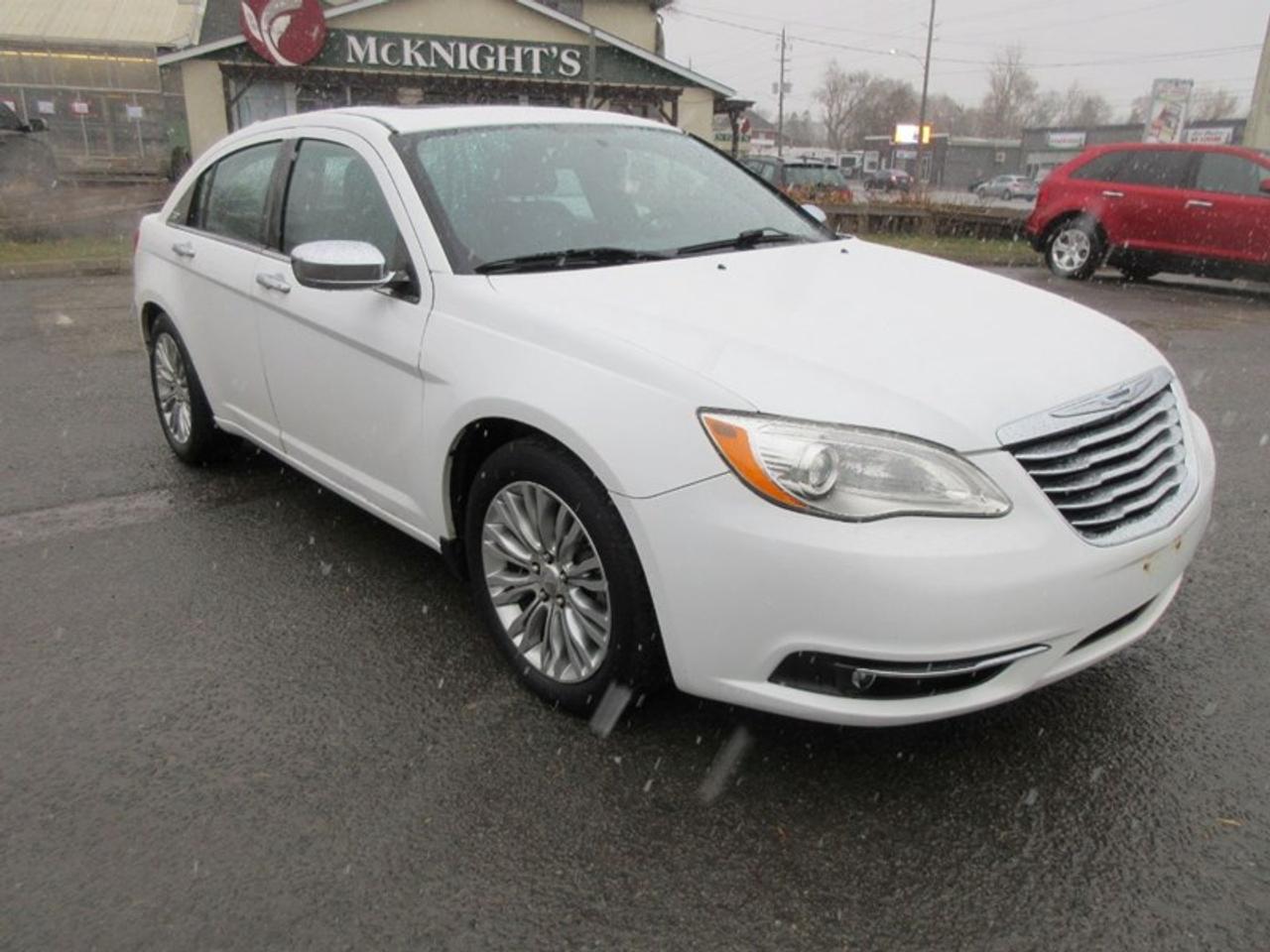 2013 Chrysler 200 Limited Photo