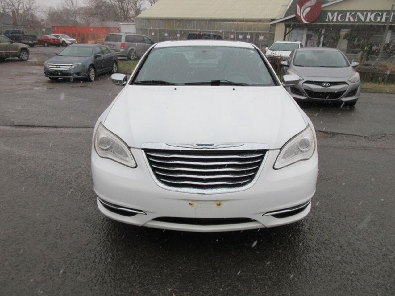2013 Chrysler 200 Limited Photo