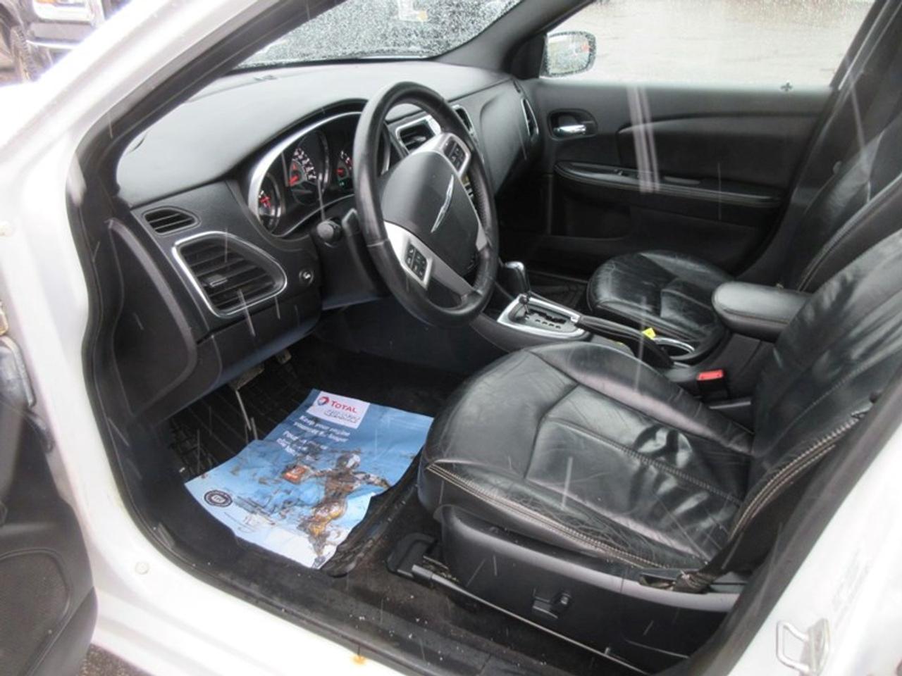 2013 Chrysler 200 Limited Photo