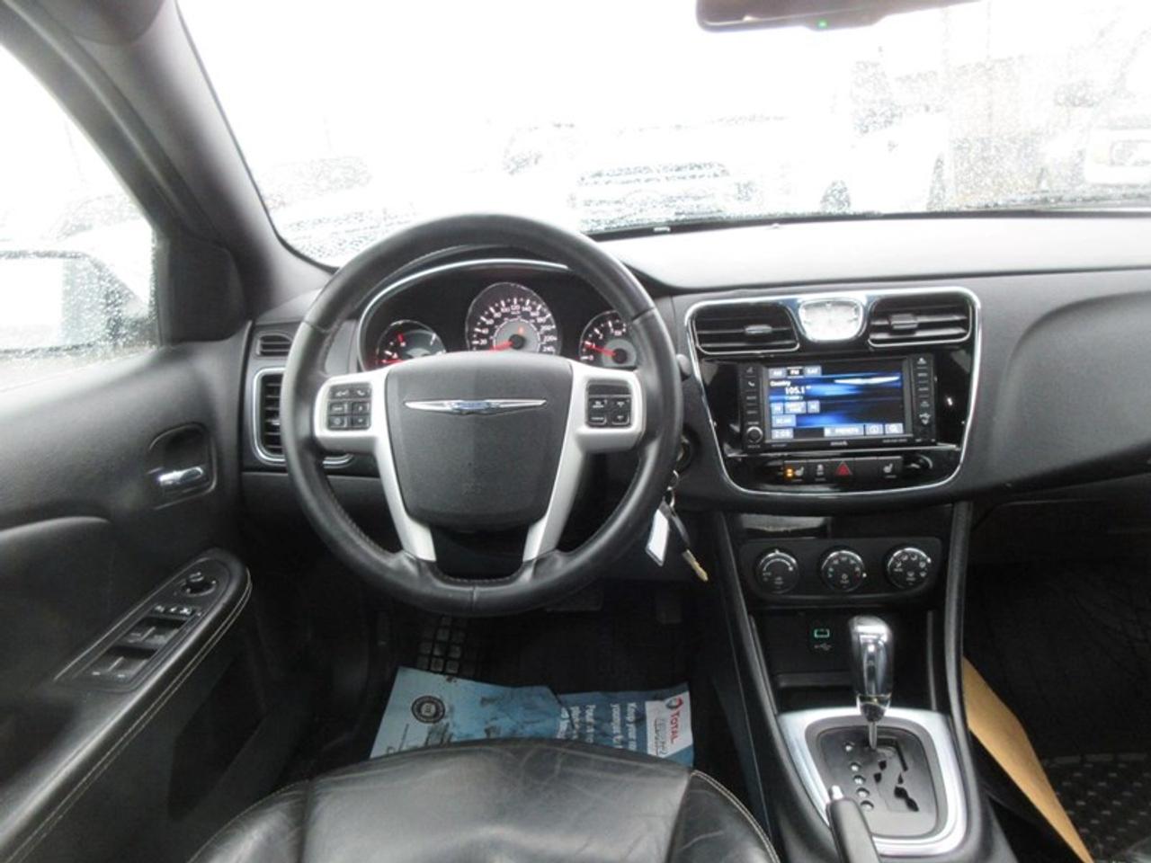2013 Chrysler 200 Limited Photo