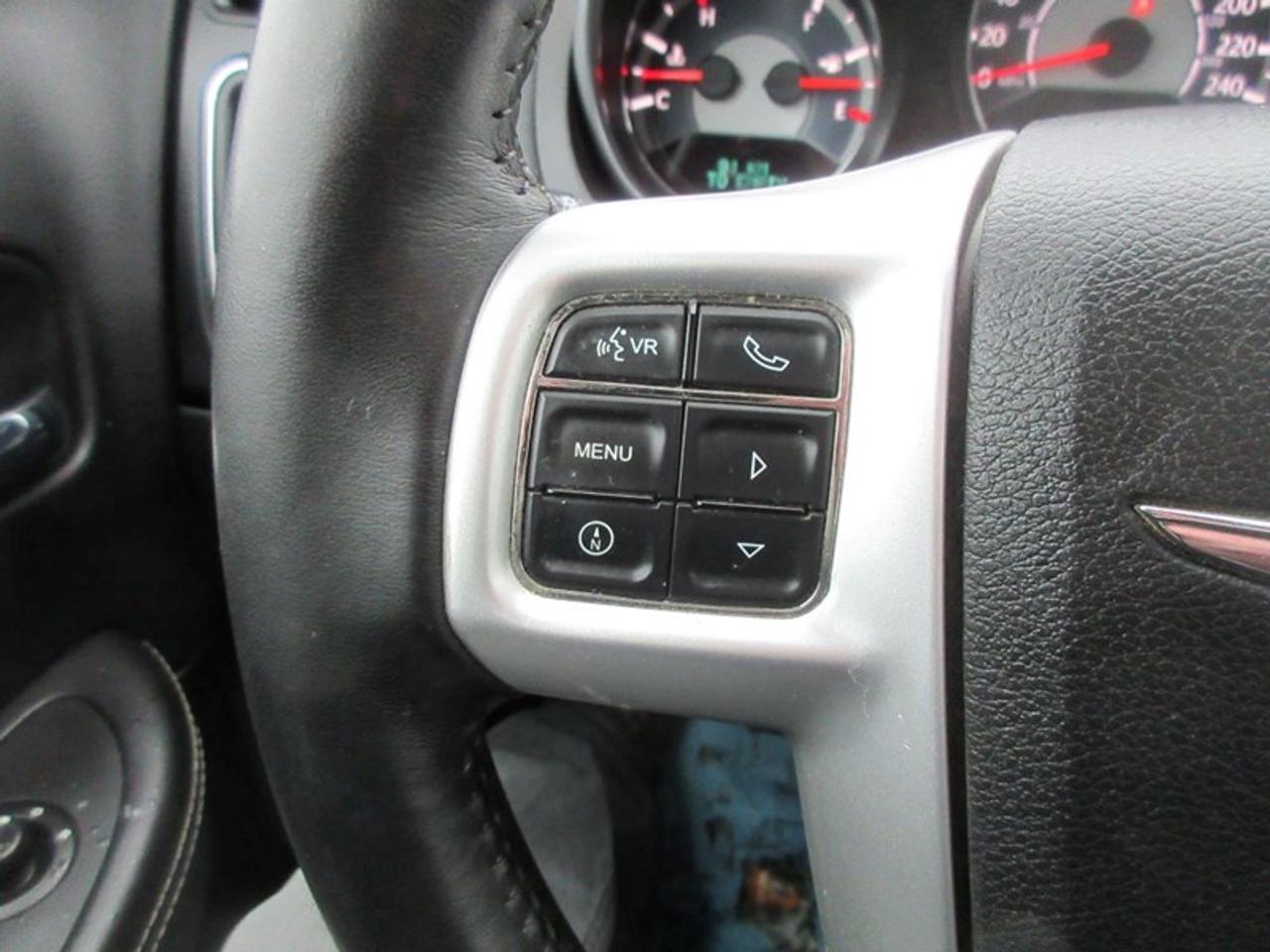 2013 Chrysler 200 Limited Photo
