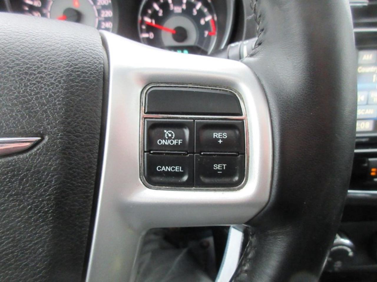 2013 Chrysler 200 Limited Photo