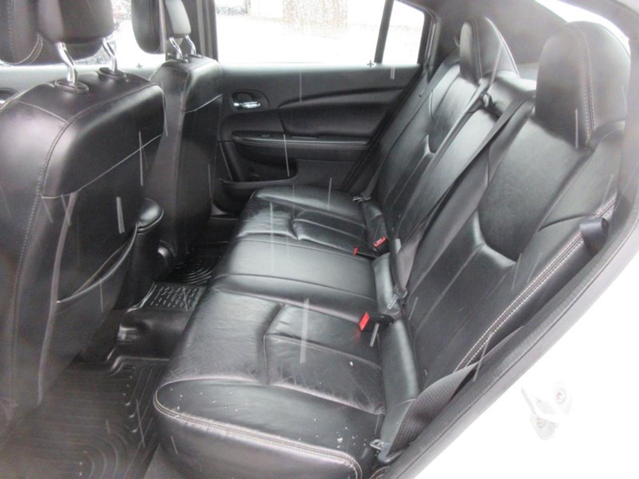 2013 Chrysler 200 Limited Photo
