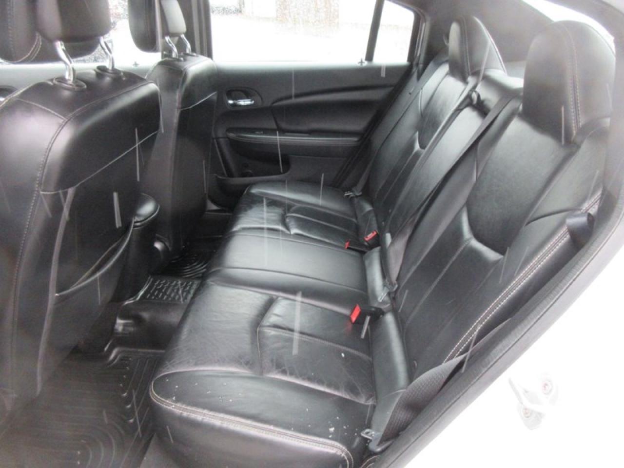 2013 Chrysler 200 Limited Photo