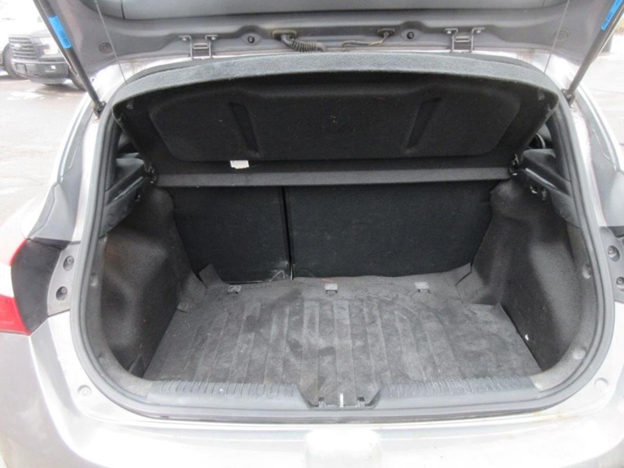 2015 Hyundai Elantra GT Hatchback Photo3