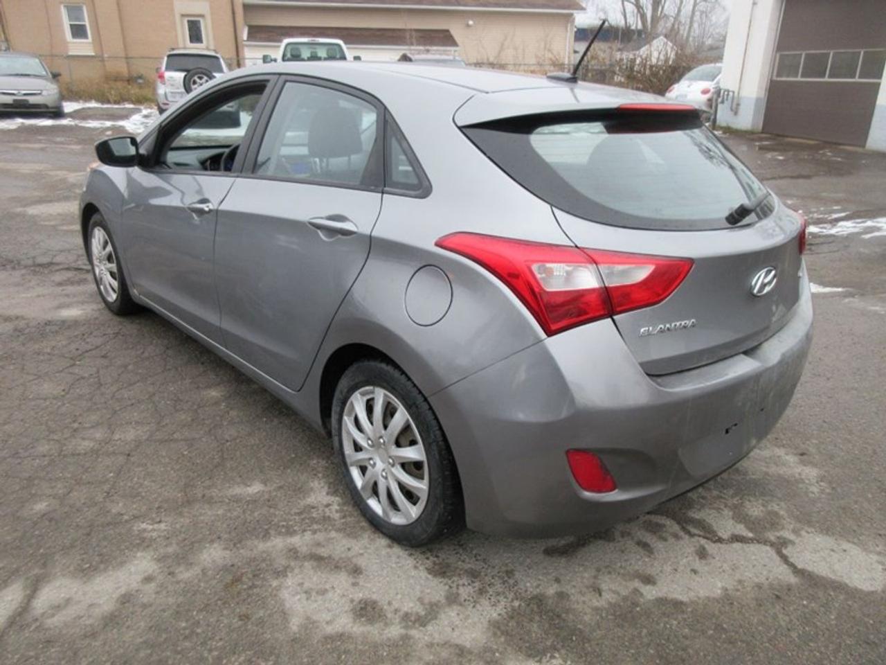 2015 Hyundai Elantra GT Hatchback Photo2