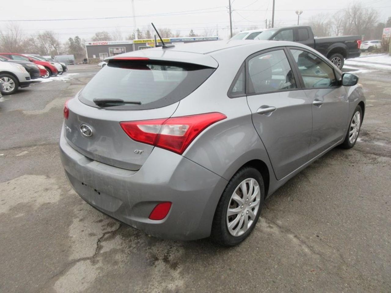 2015 Hyundai Elantra GT Hatchback Photo4