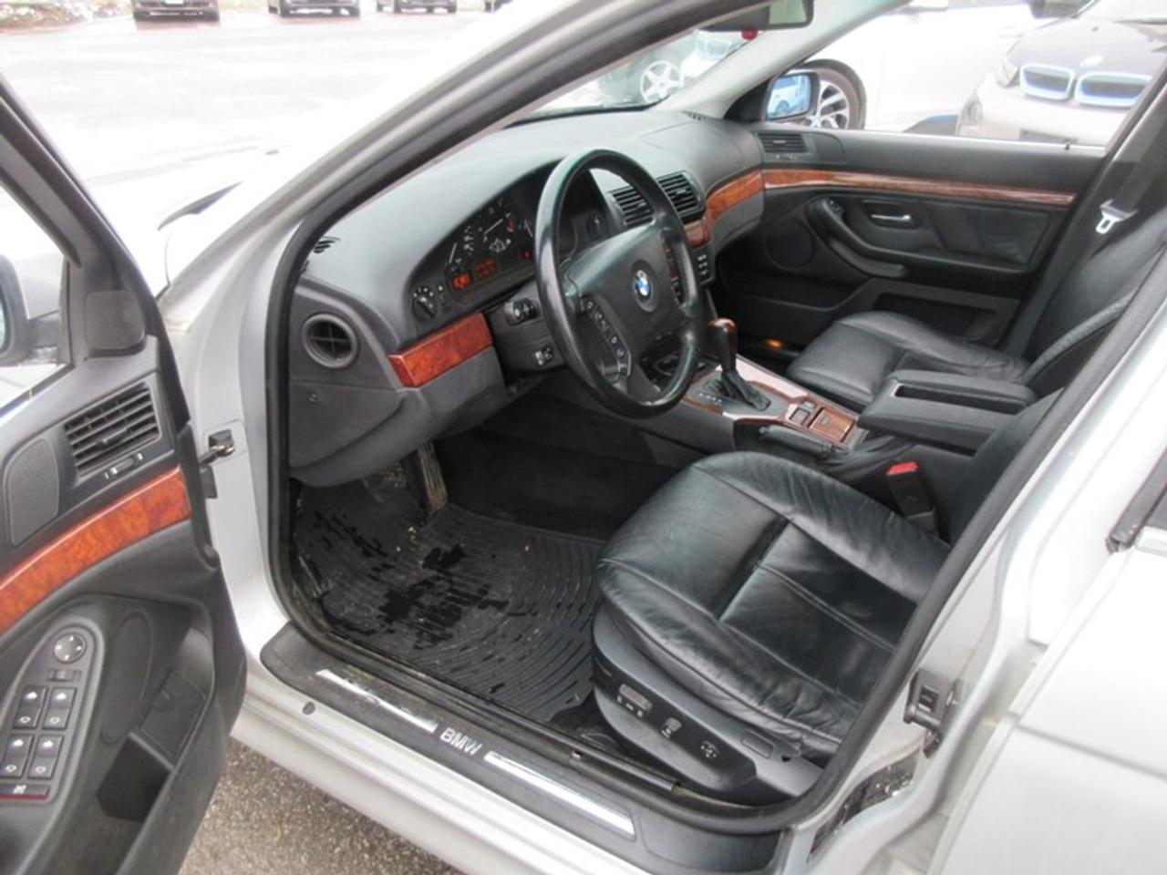 2003 BMW 5 Series 530i Photo