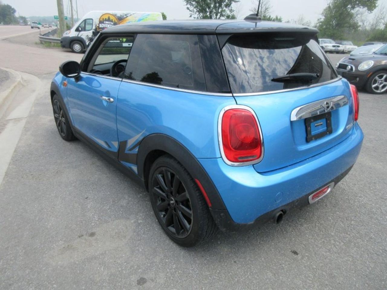 2017 MINI Cooper  Photo