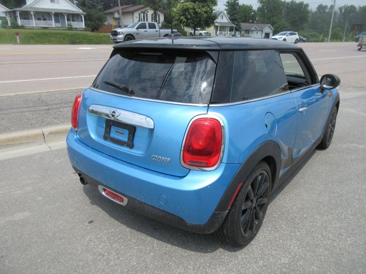 2017 MINI Cooper  Photo