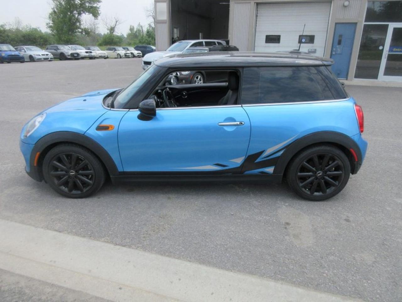 2017 MINI Cooper  Photo