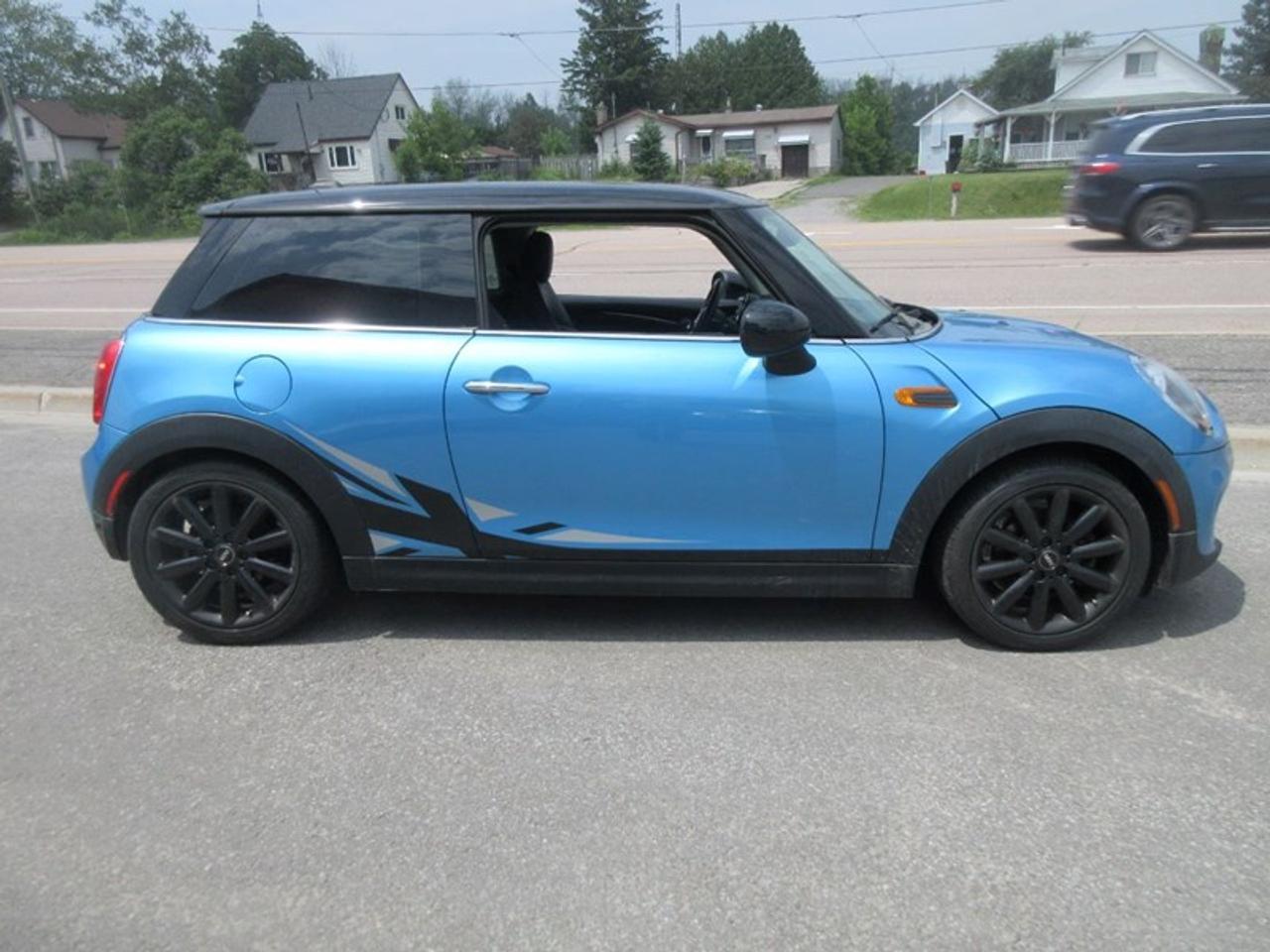 2017 MINI Cooper  Photo