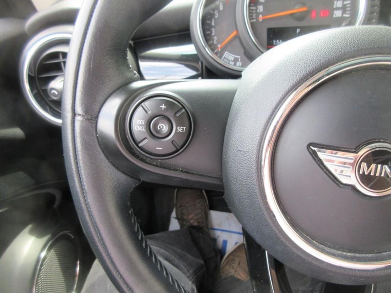 2017 MINI Cooper  Photo
