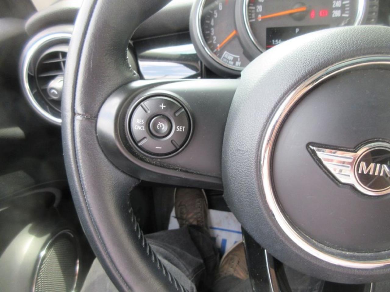 2017 MINI Cooper  Photo