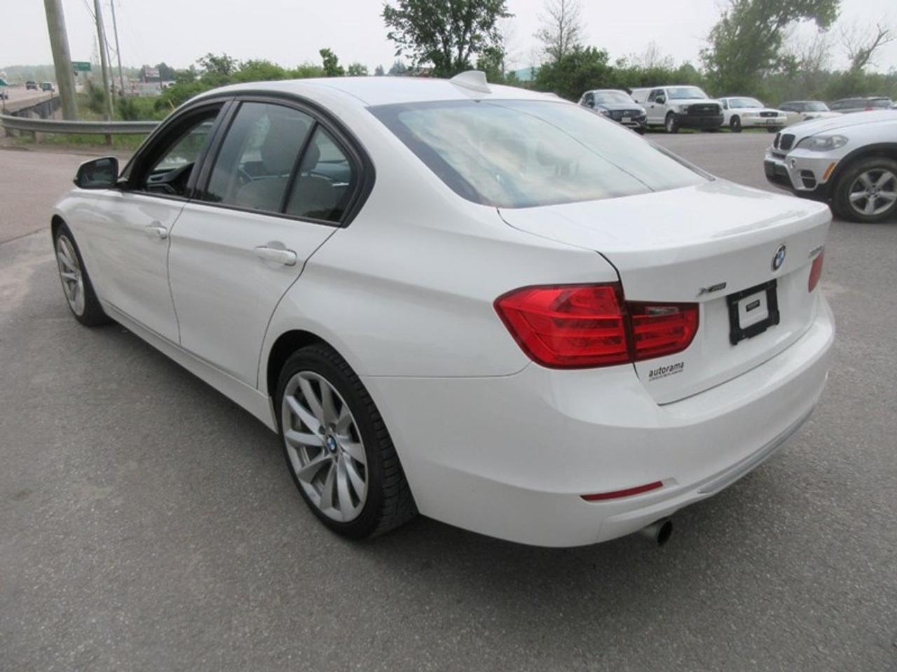 2013 BMW 3 Series 320i xDrive Photo