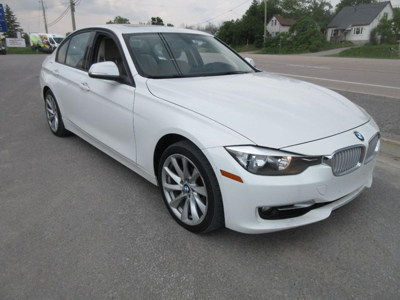 2013 BMW 3 Series 320i xDrive Photo