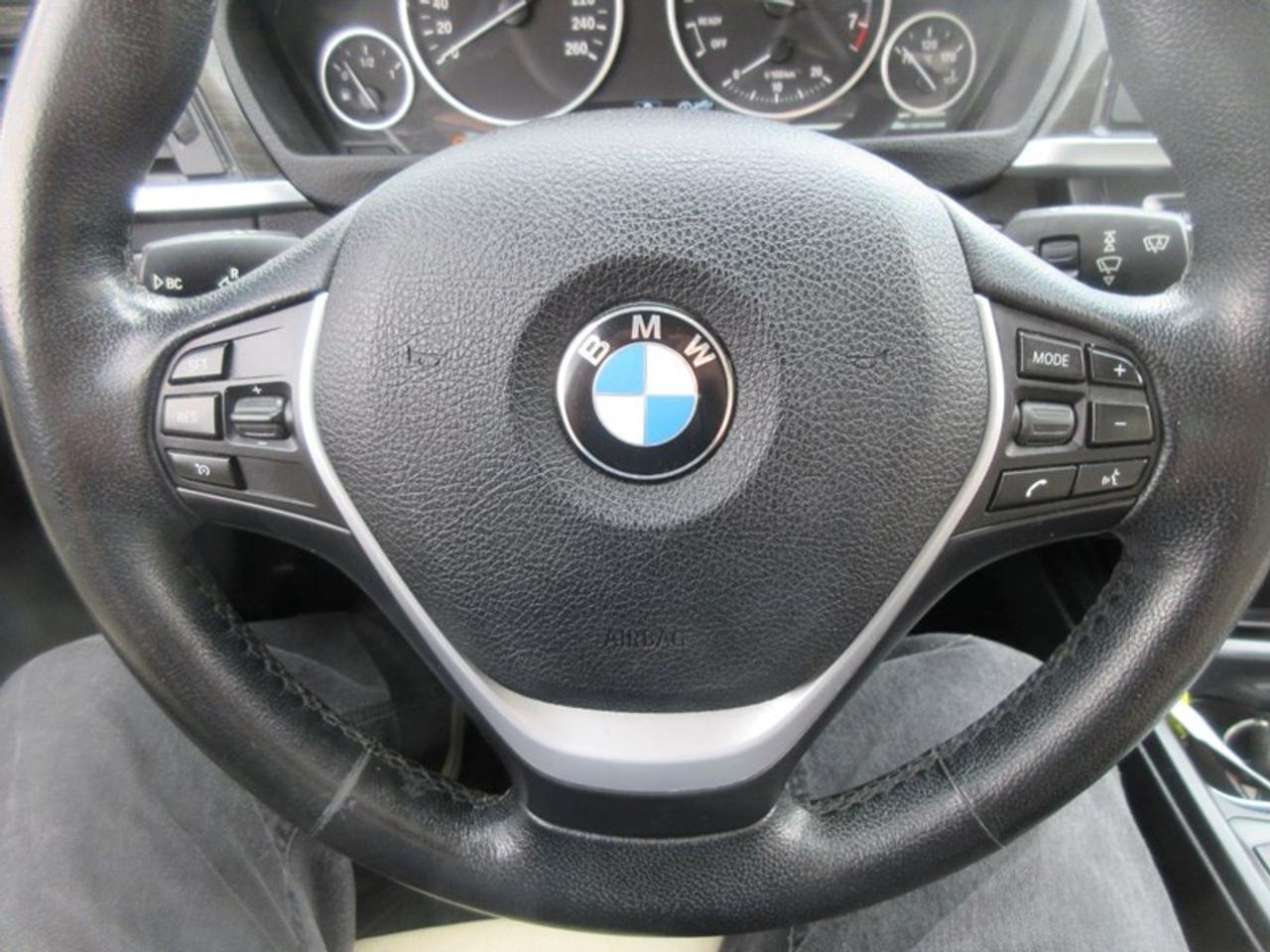 2013 BMW 3 Series 320i xDrive Photo