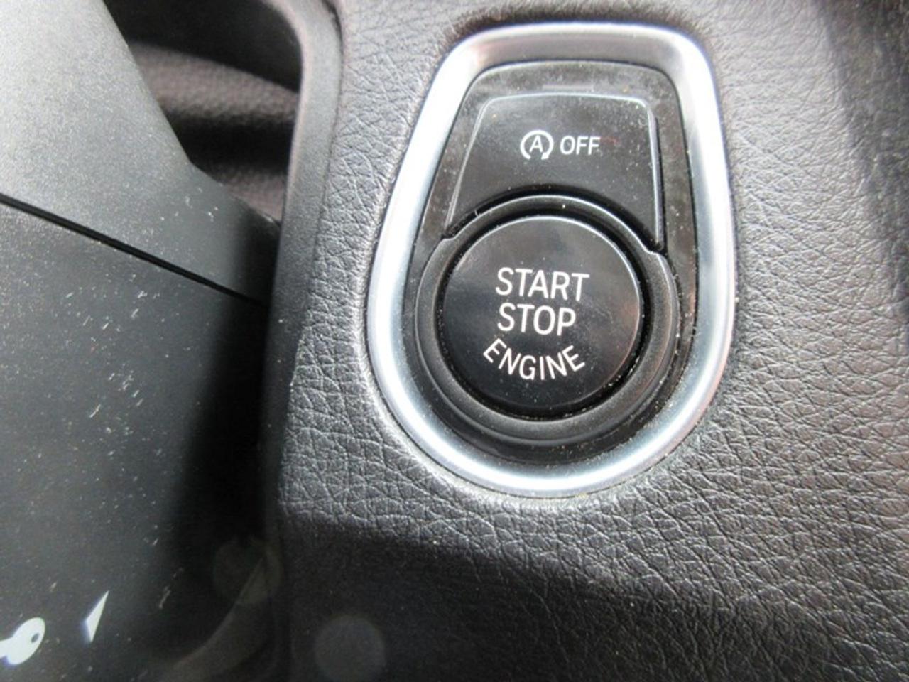 2013 BMW 3 Series 320i xDrive Photo