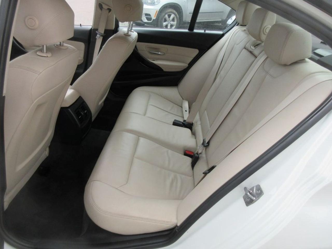 2013 BMW 3 Series 320i xDrive Photo