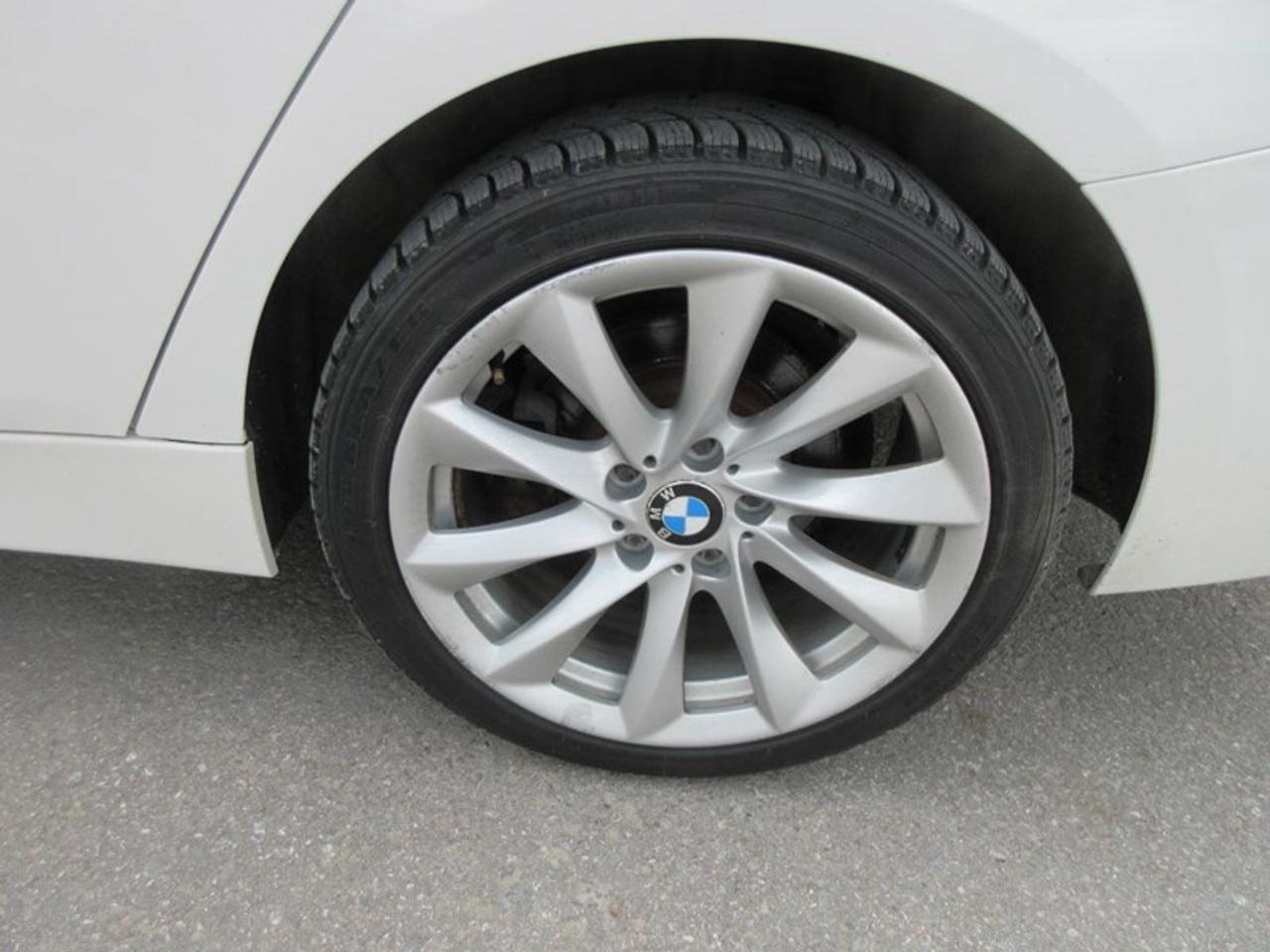 2013 BMW 3 Series 320i xDrive Photo