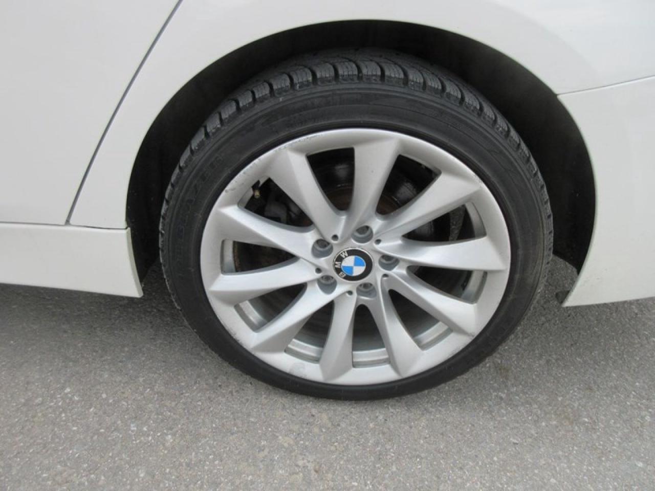 2013 BMW 3-Series 320i xDrive Photo