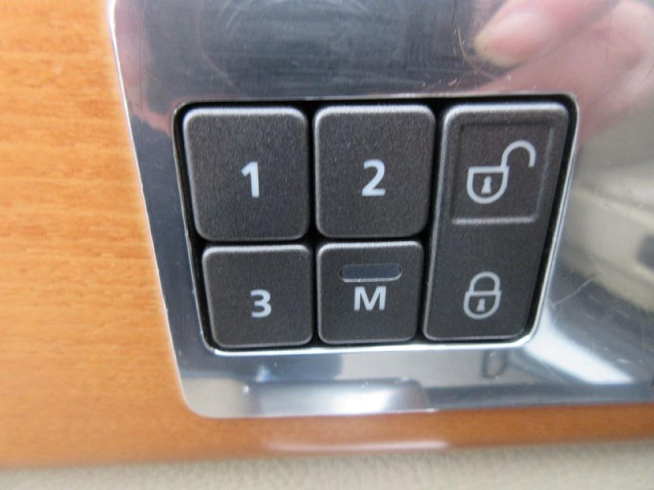 2011 Land Rover LR4 HSE Photo